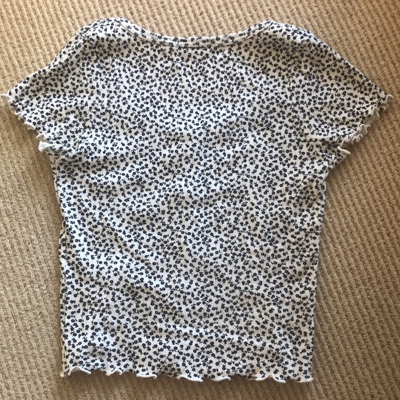 Brandy Melville Crop top - Picture 2 of 2